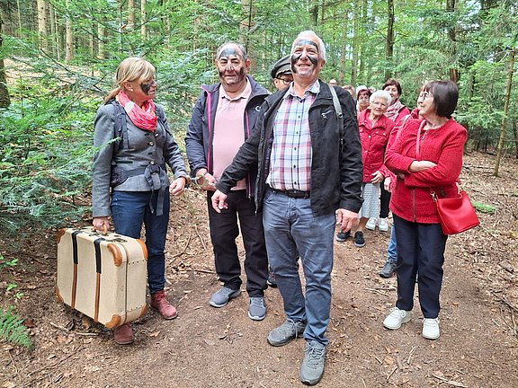18_Jetzt_gehts_in_Handschellen_zur_Verhandlung.jpg