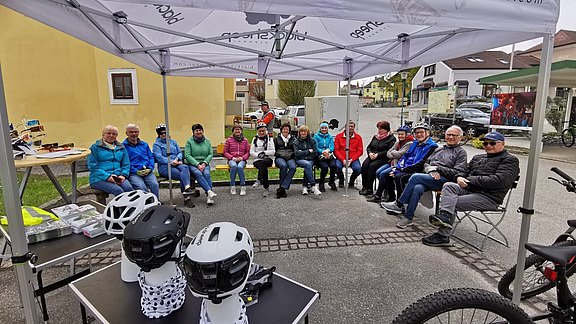 a__15_Mitglieder_nahmen_an_der_e-_bike_Schulung_teil.jpg  